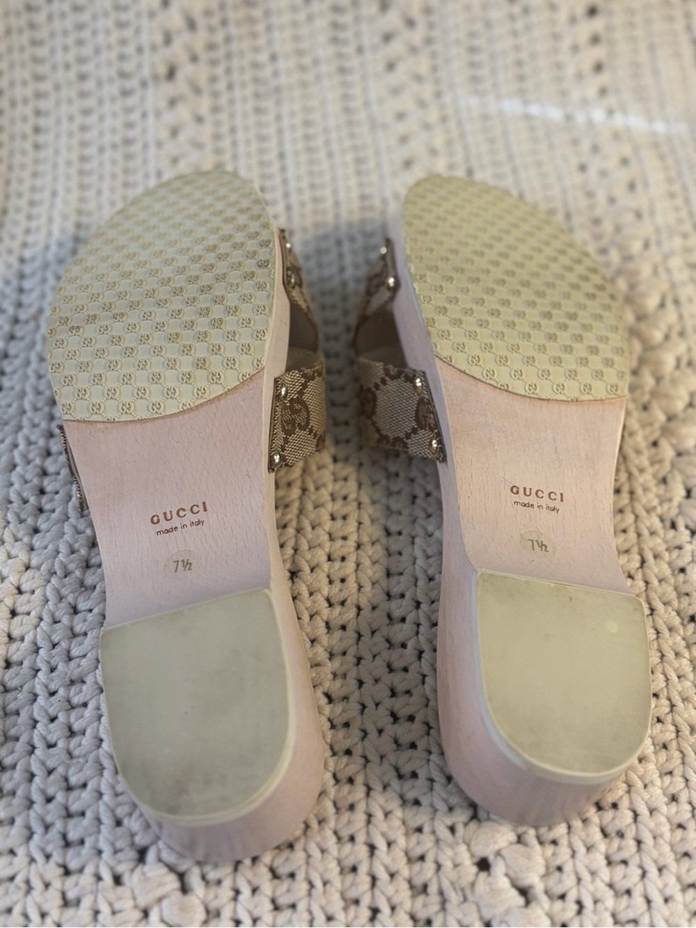 Vintage Gucci women's GG canvas crossover strap wooden clogs. 7.5 - Picture 4 of 5